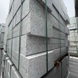 黑龙江芝麻白路牙石 马路牙子