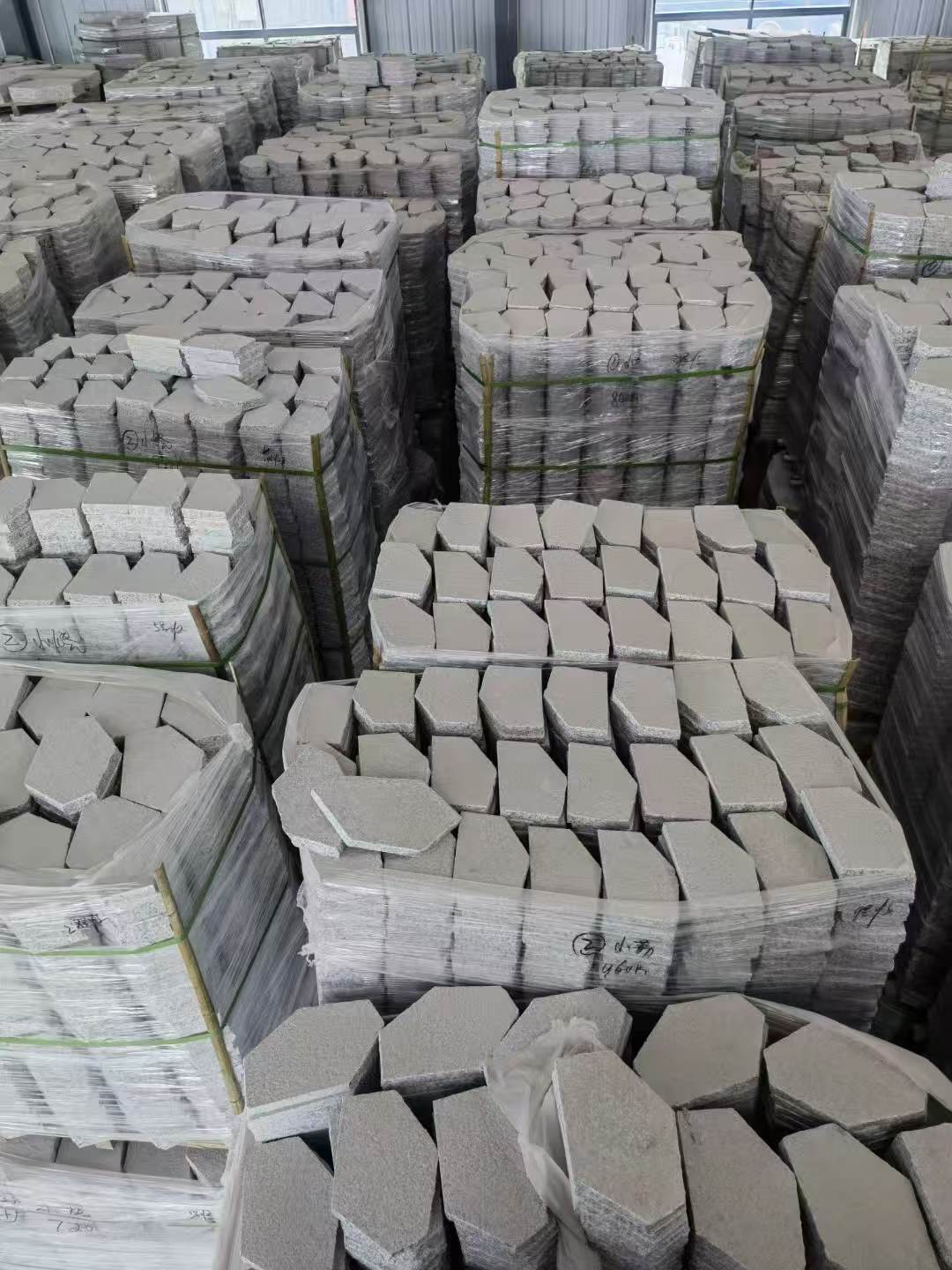 黑龙江芝麻白石材冰裂纹，碎拼。